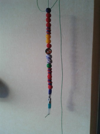 Mijn kanjerketting. Inmiddels heb ik ook de nieuwste kraal. Een pinquin. U kunt dit goede doel ook steunen